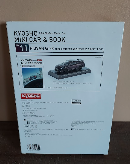 Kyosho Nissan GT-R Track Edition Engineered By Nismo T-SPEC with magazine