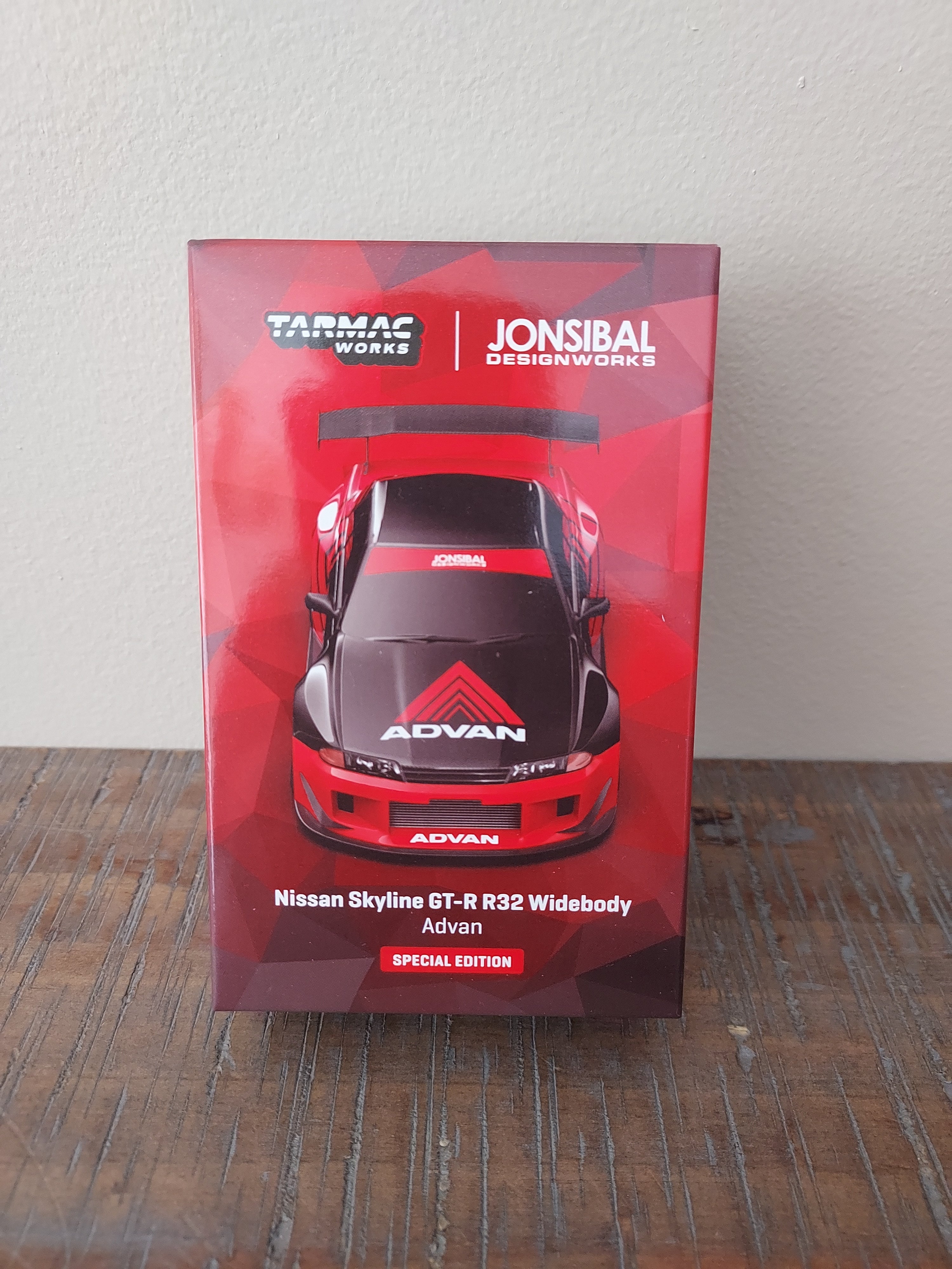 Tarmac Works Nissan Skyline GT-R R32 Widebody 'Advan' – Seaside Diecast