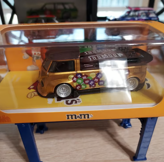 Flame M&M VW T1 Bus with surfboard